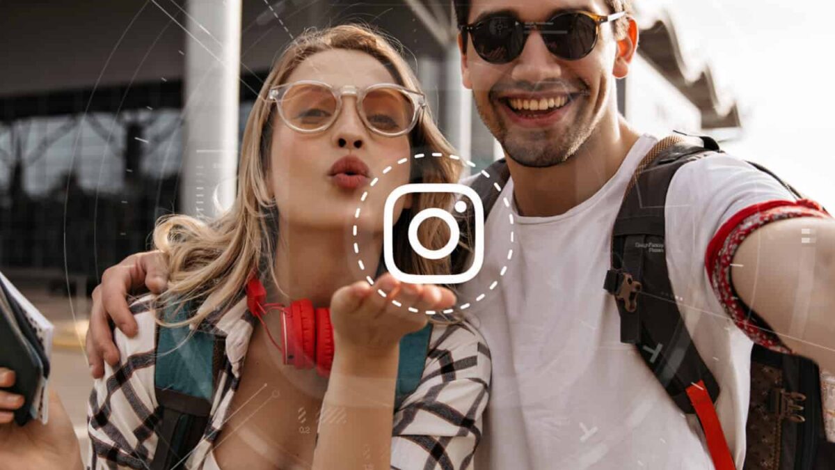 Instagram: Métricas e Indicadores dos Stories com um casal fazendo selfie para câmera