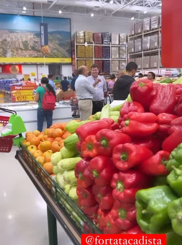 campanha fortatac foto de uma bancada com hortaliças