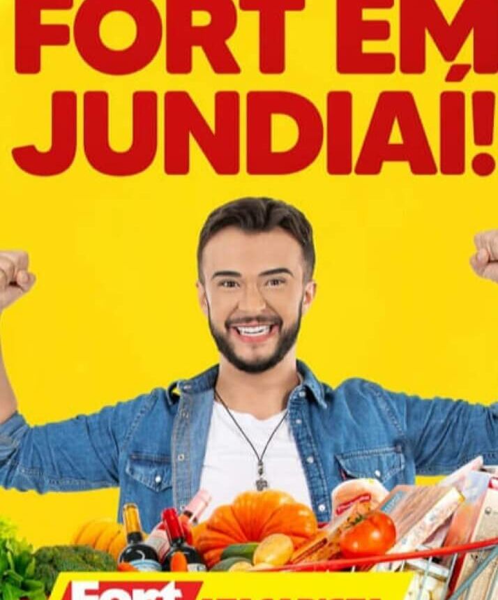 campanha fortatac influencer andersonzanchin com braços abertos atrás de um carrinho de compras