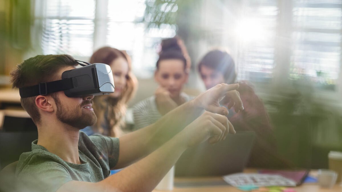 Capa blog funcionário utilizando realidade virtual no trabalho